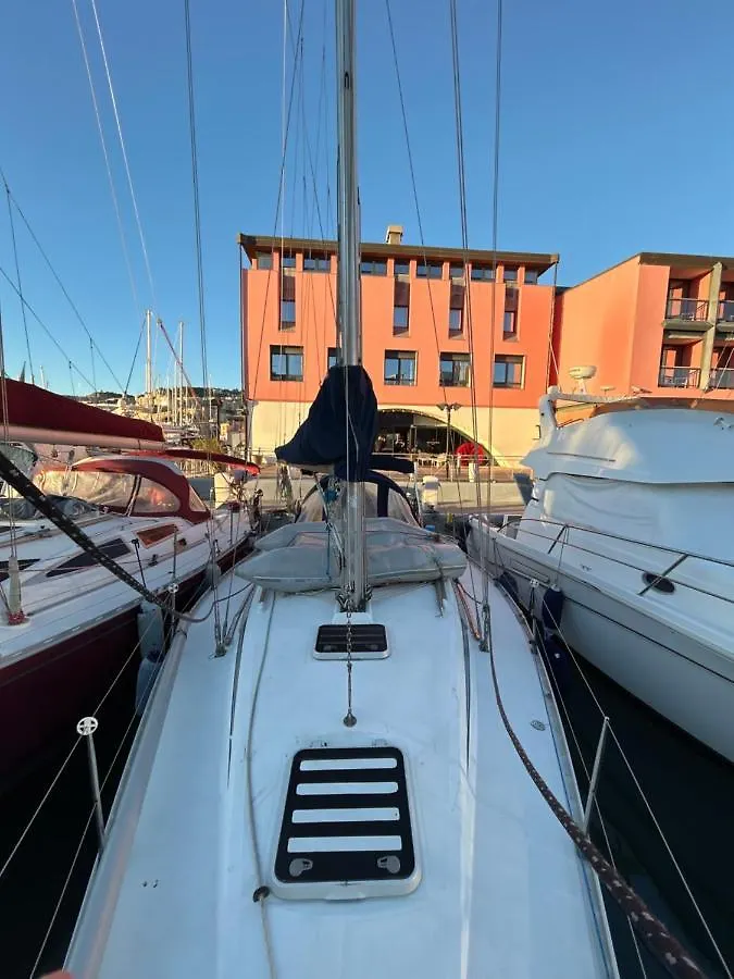 מלון ג'נובה Porto Antico Boat 0*,